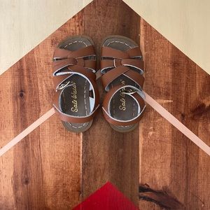 Saltwater Sandals size 6